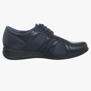 Brand New in Box SoftWalk Women's Topeka Flat